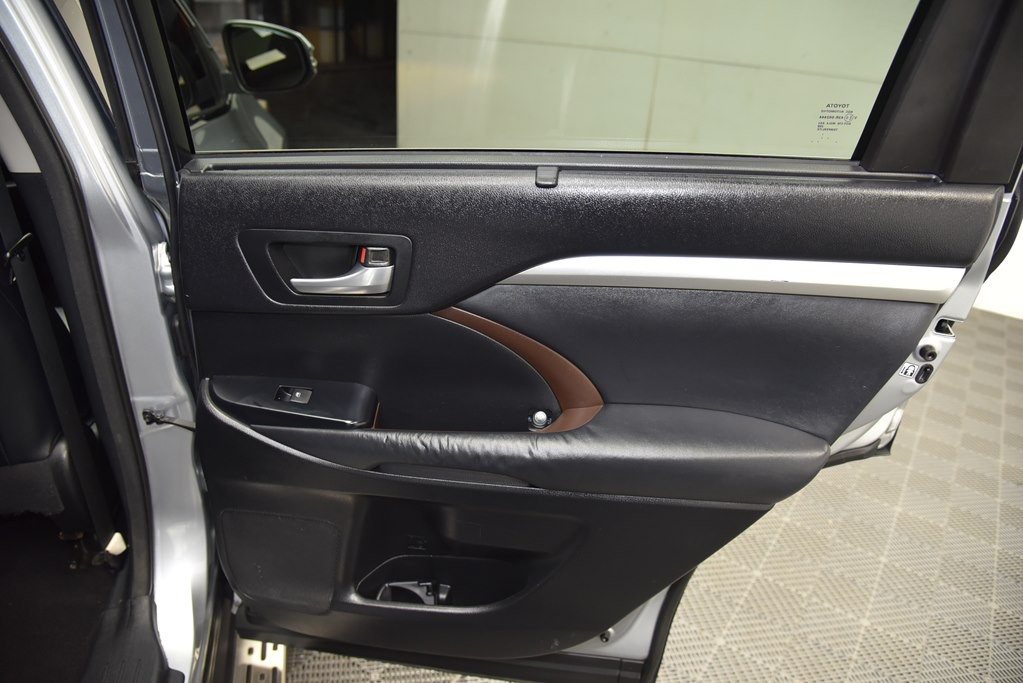 2014 Toyota Highlander Image 28