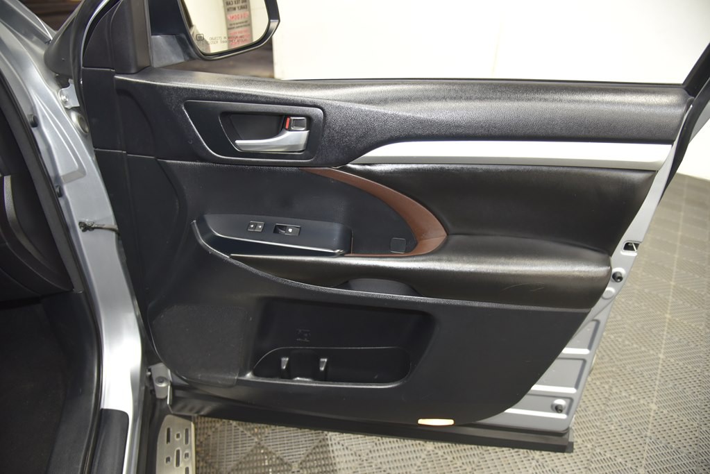 2014 Toyota Highlander Image 32