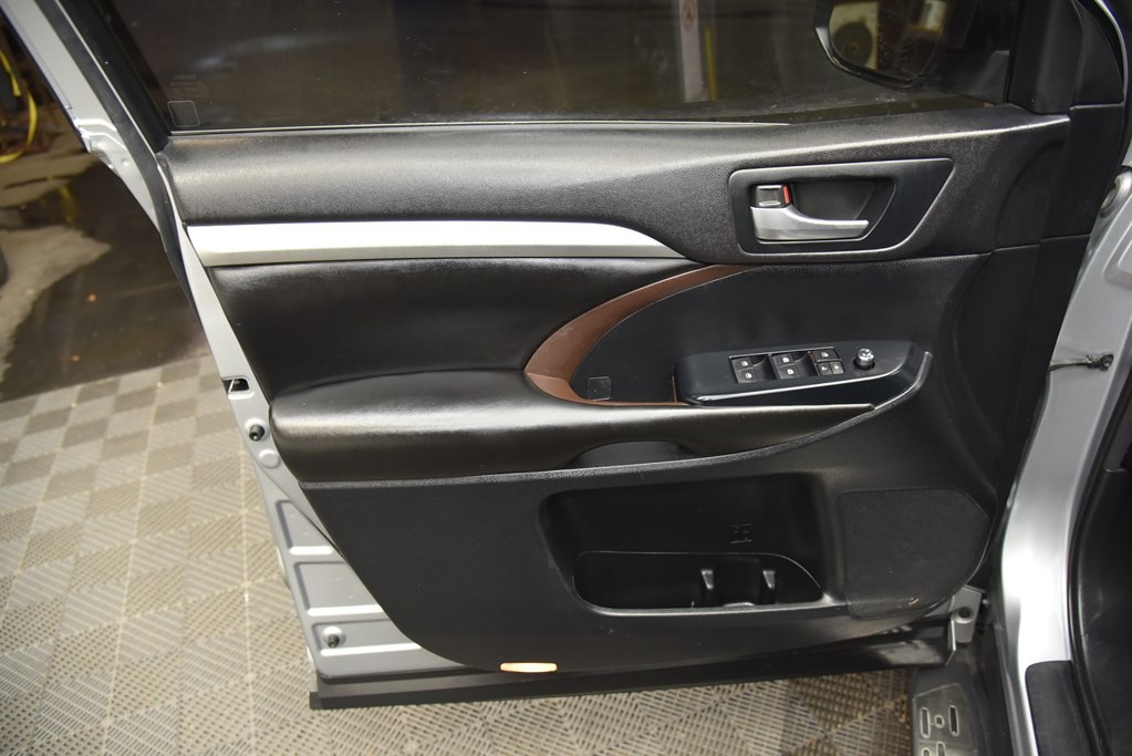 2014 Toyota Highlander Image 35