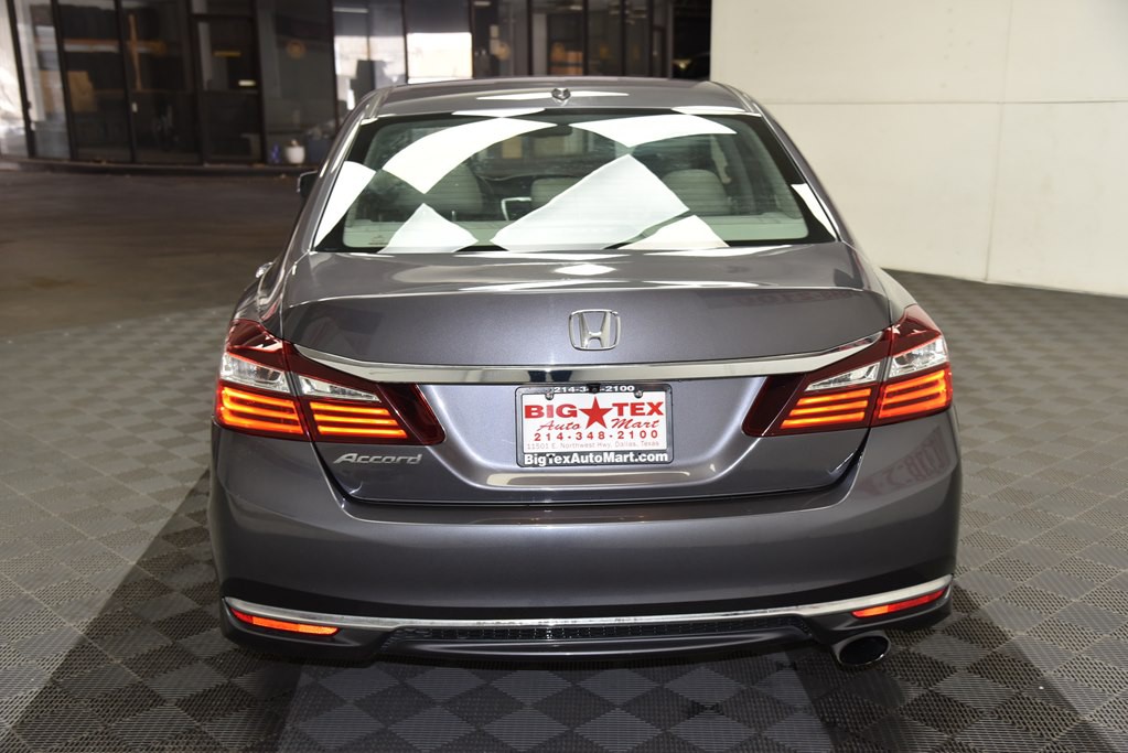 2017 Honda Accord Image 4