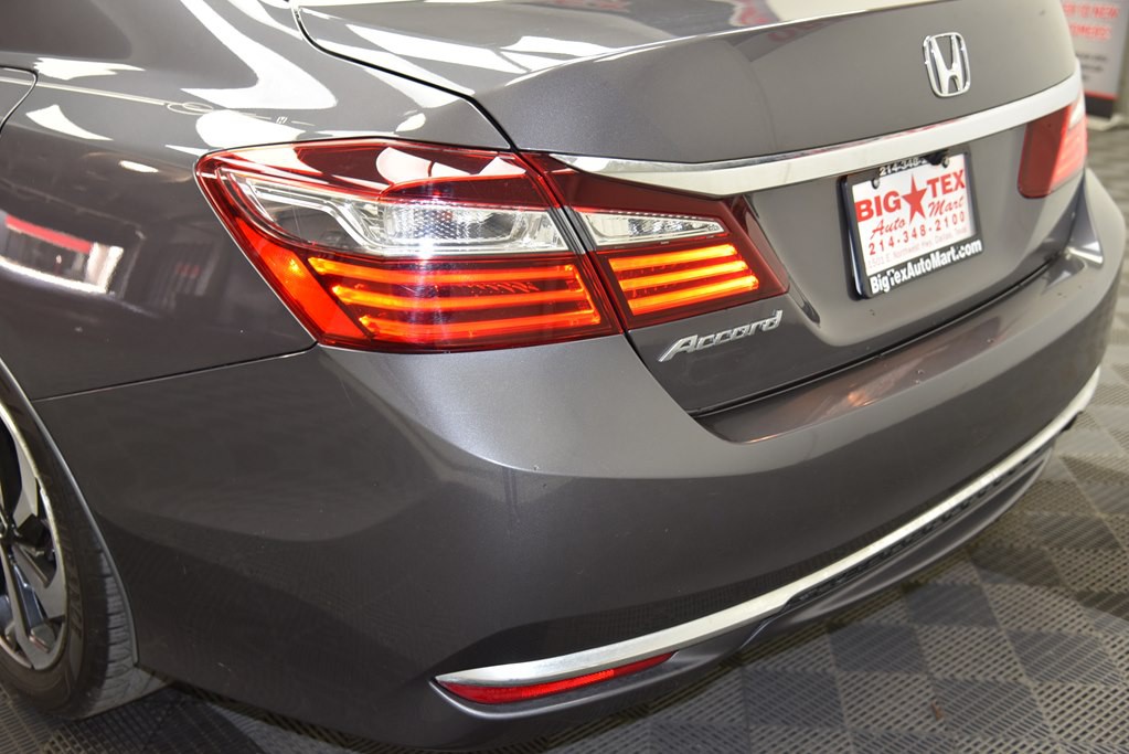 2017 Honda Accord Image 19