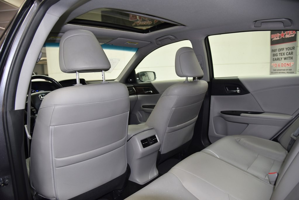 2017 Honda Accord Image 25