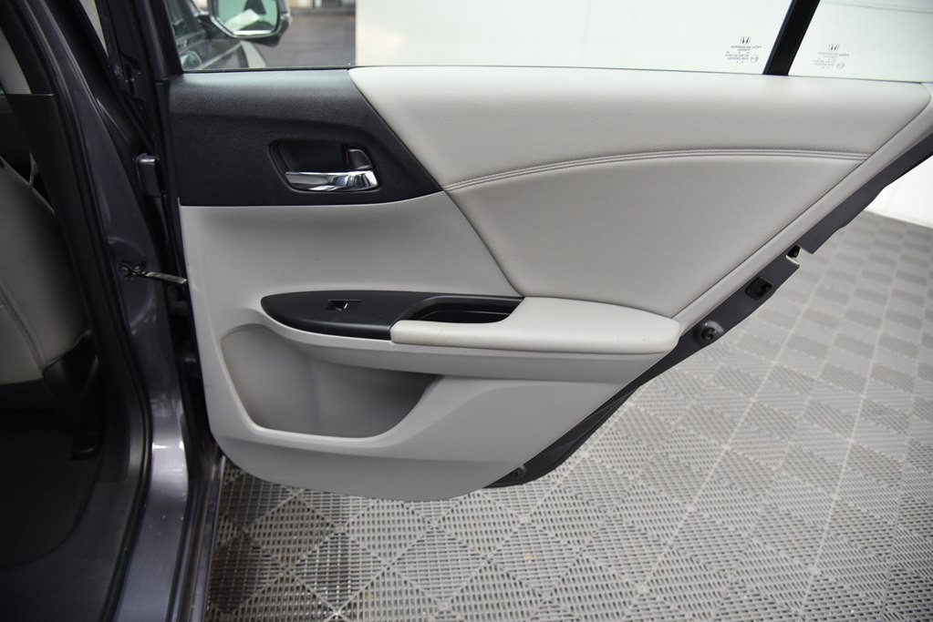 2017 Honda Accord Image 29