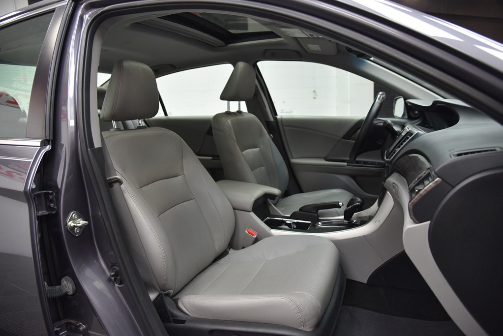 2017 Honda Accord Image 30