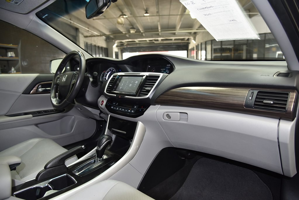 2017 Honda Accord Image 31