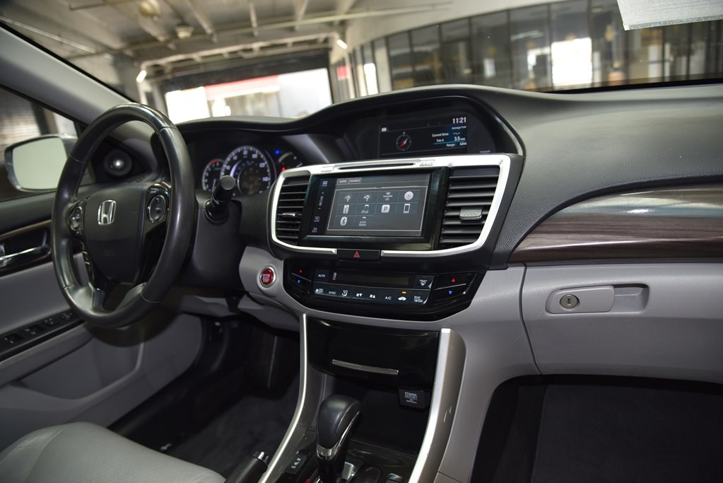 2017 Honda Accord Image 32