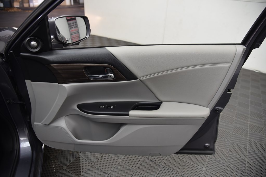 2017 Honda Accord Image 33