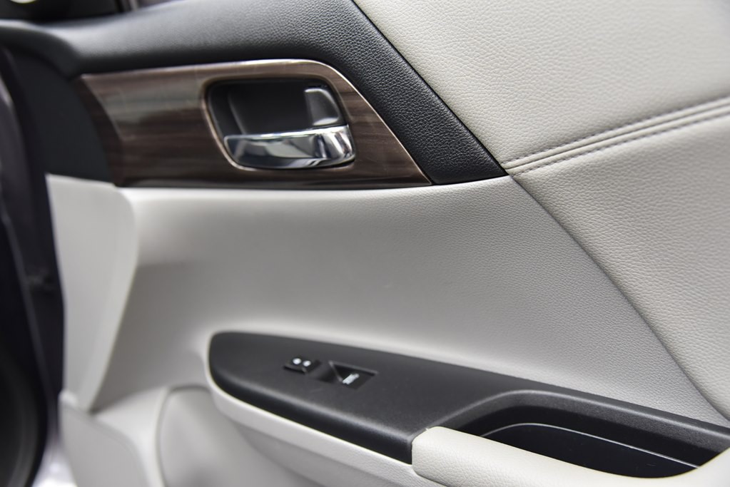2017 Honda Accord Image 34