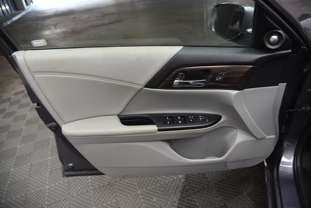 2017 Honda Accord Image 38