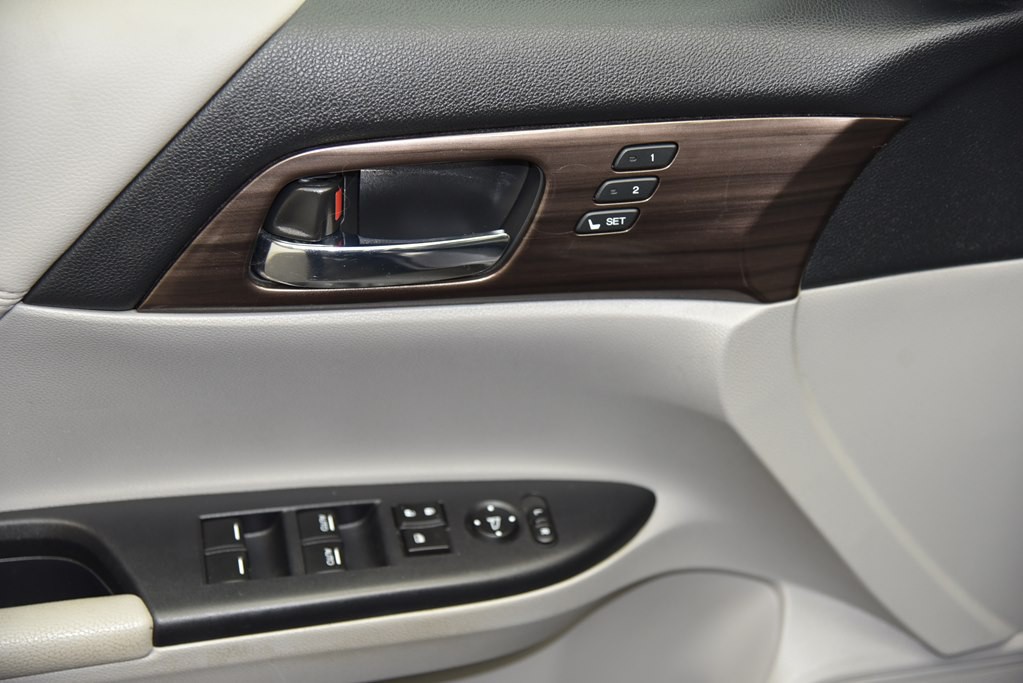 2017 Honda Accord Image 39