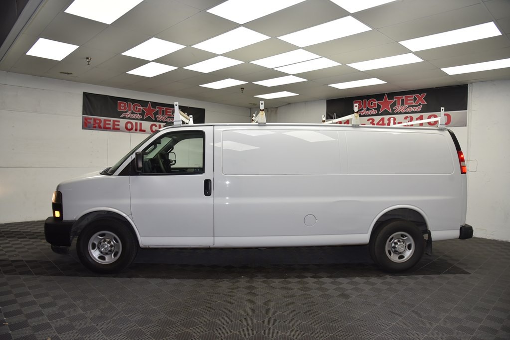 2018 Chevrolet Express Image 2