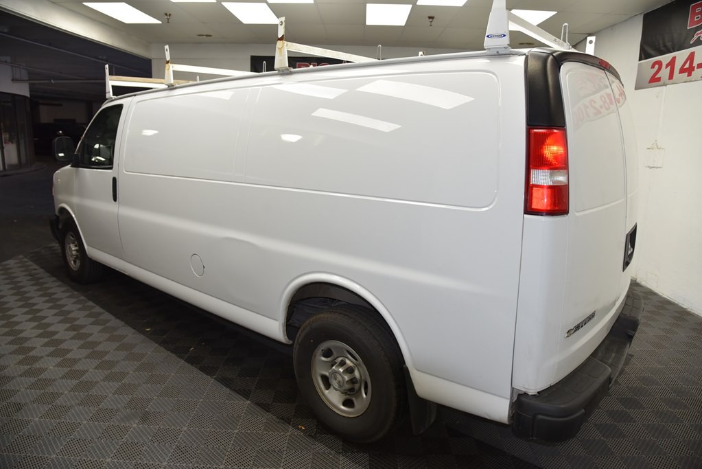 2018 Chevrolet Express Image 3
