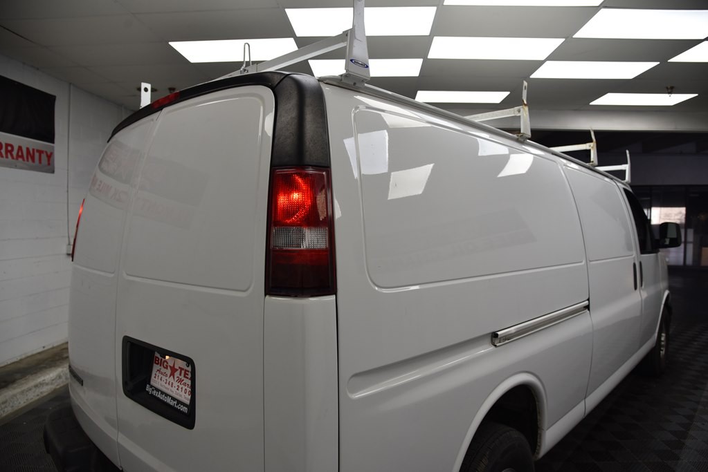 2018 Chevrolet Express Image 6