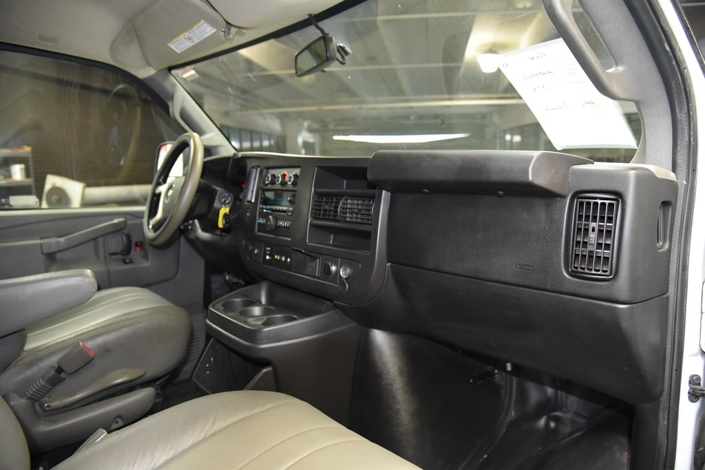 2018 Chevrolet Express Image 12