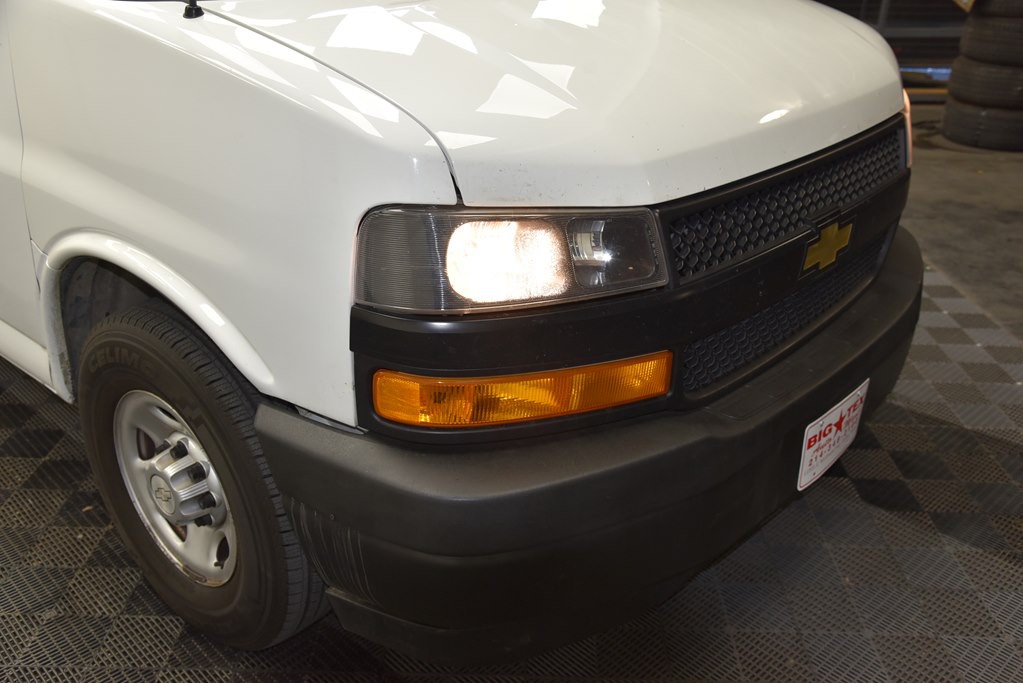 2018 Chevrolet Express Image 16