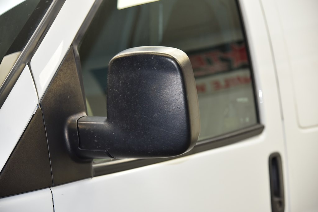 2018 Chevrolet Express Image 18