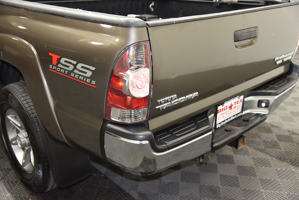 2014 Toyota Tacoma Image 16