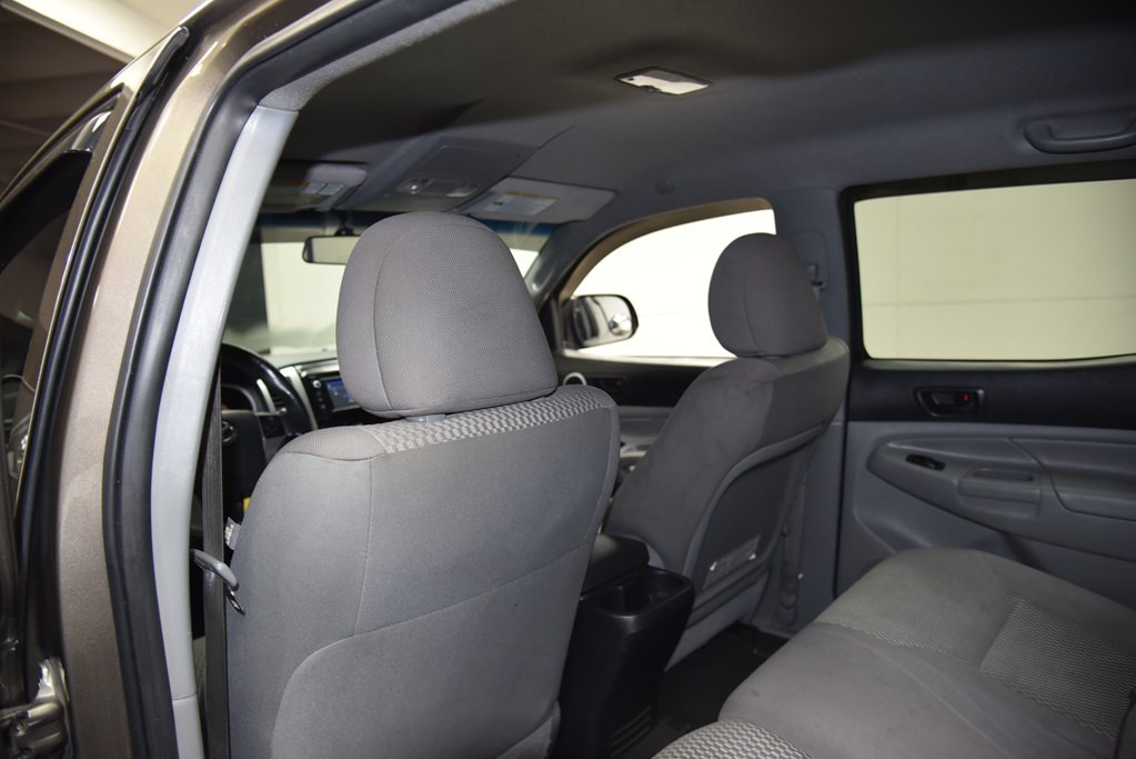 2014 Toyota Tacoma Image 19