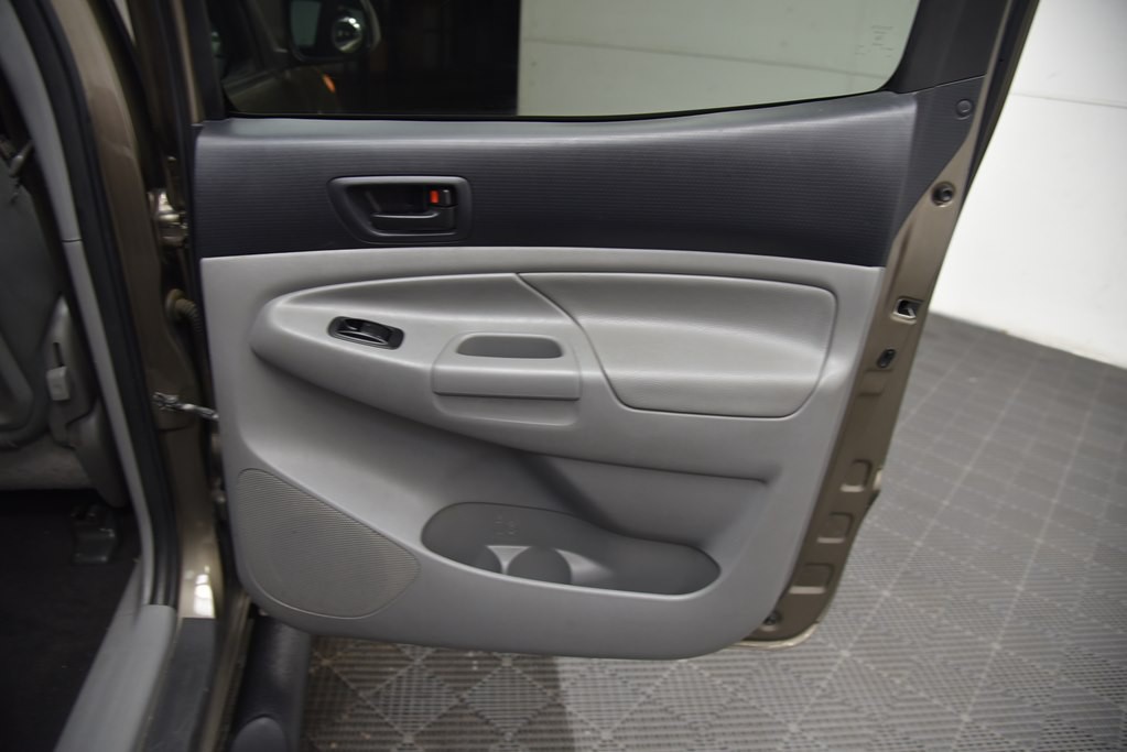 2014 Toyota Tacoma Image 25