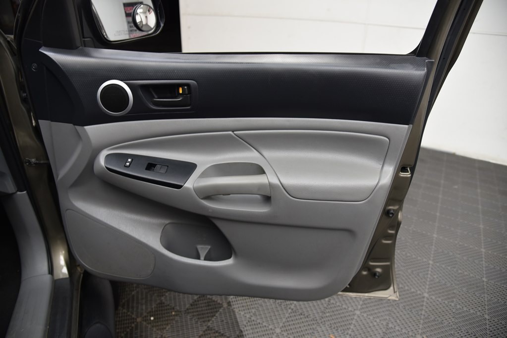 2014 Toyota Tacoma Image 29