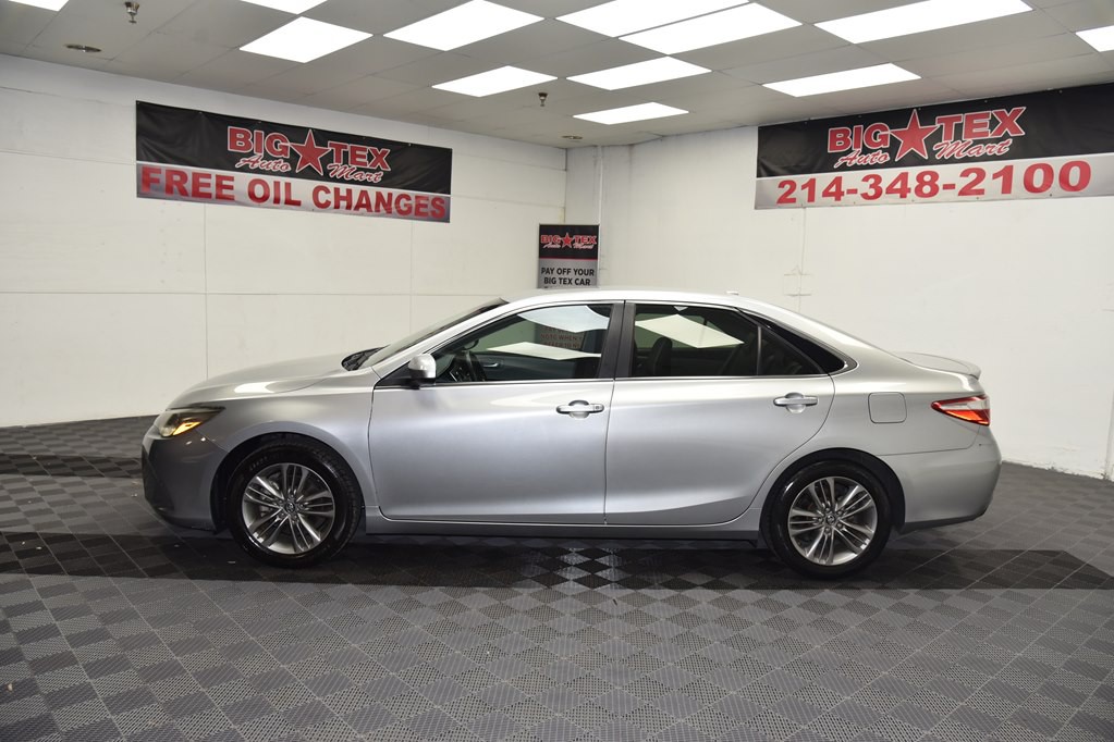 2017 Toyota Camry Image 2