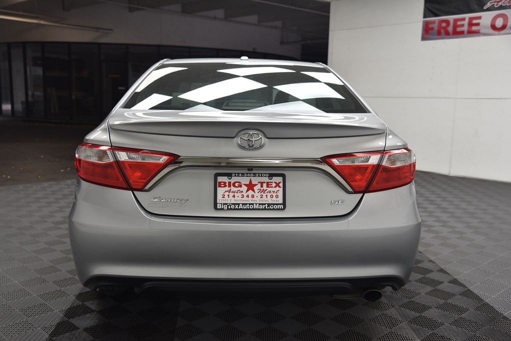 2017 Toyota Camry Image 4