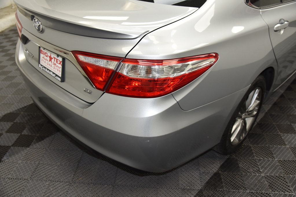 2017 Toyota Camry Image 15