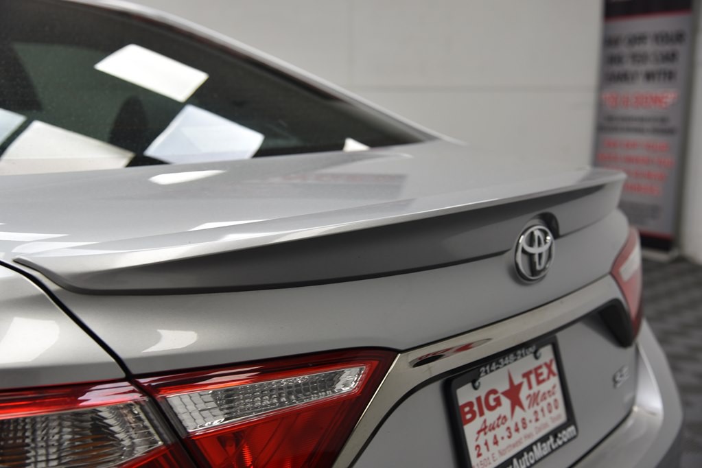 2017 Toyota Camry Image 17