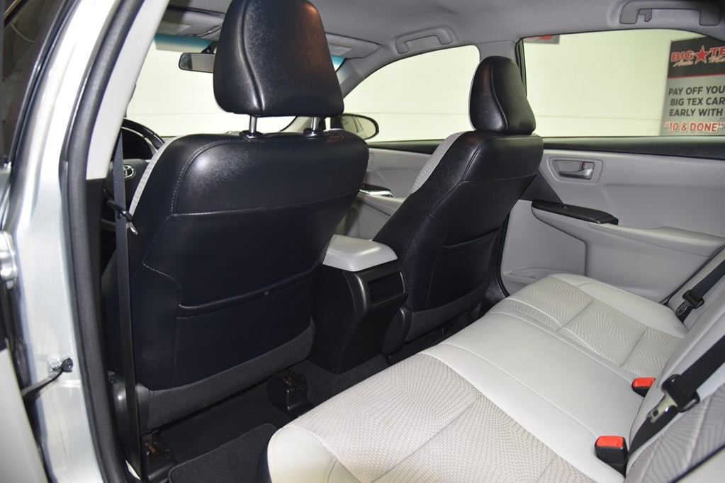 2017 Toyota Camry Image 21