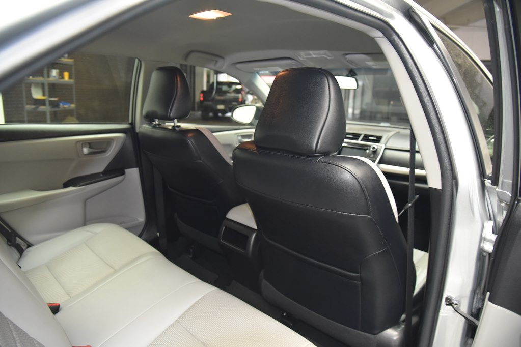 2017 Toyota Camry Image 24