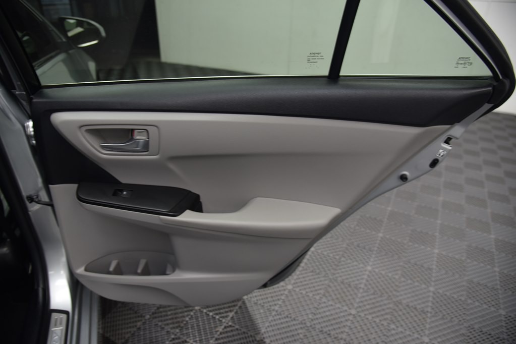 2017 Toyota Camry Image 25