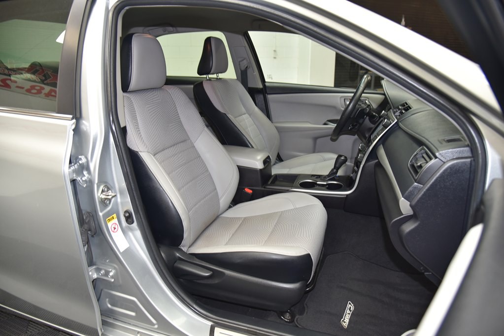 2017 Toyota Camry Image 26