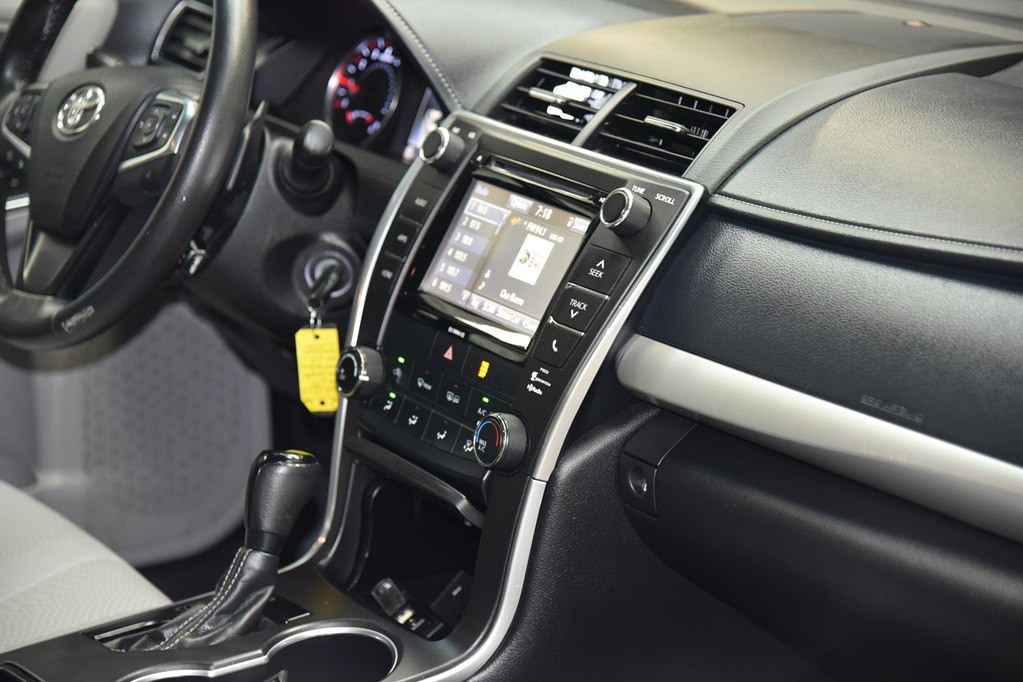 2017 Toyota Camry Image 28