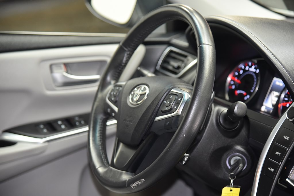 2017 Toyota Camry Image 29