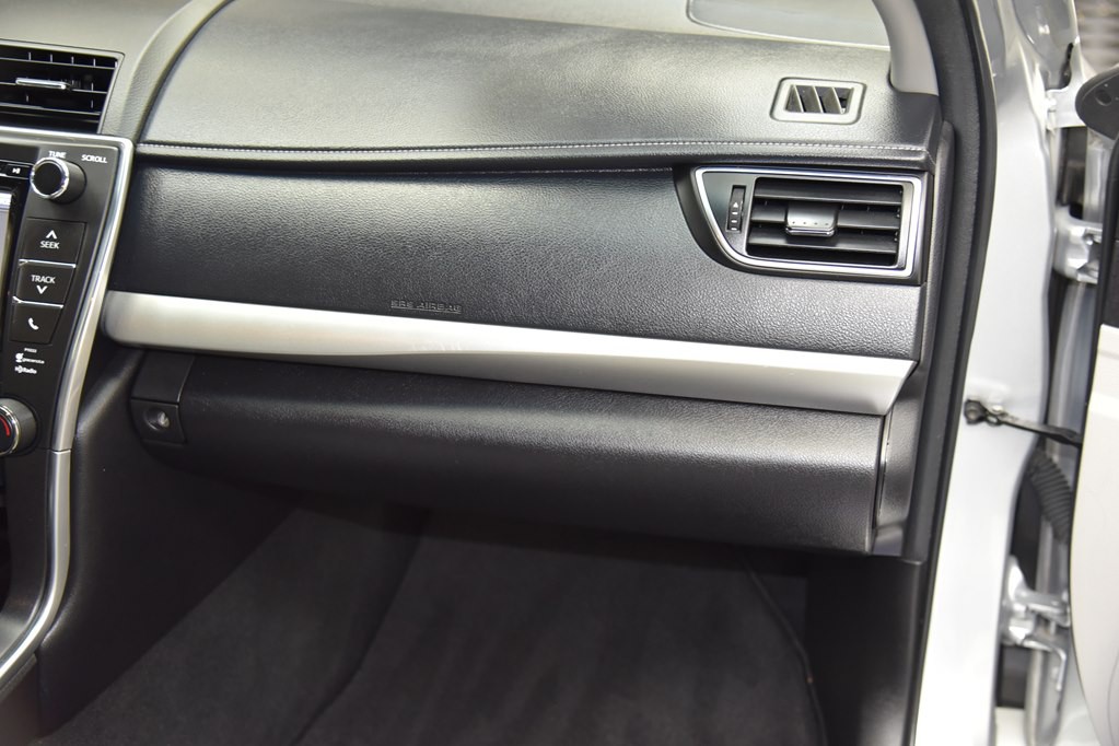 2017 Toyota Camry Image 33