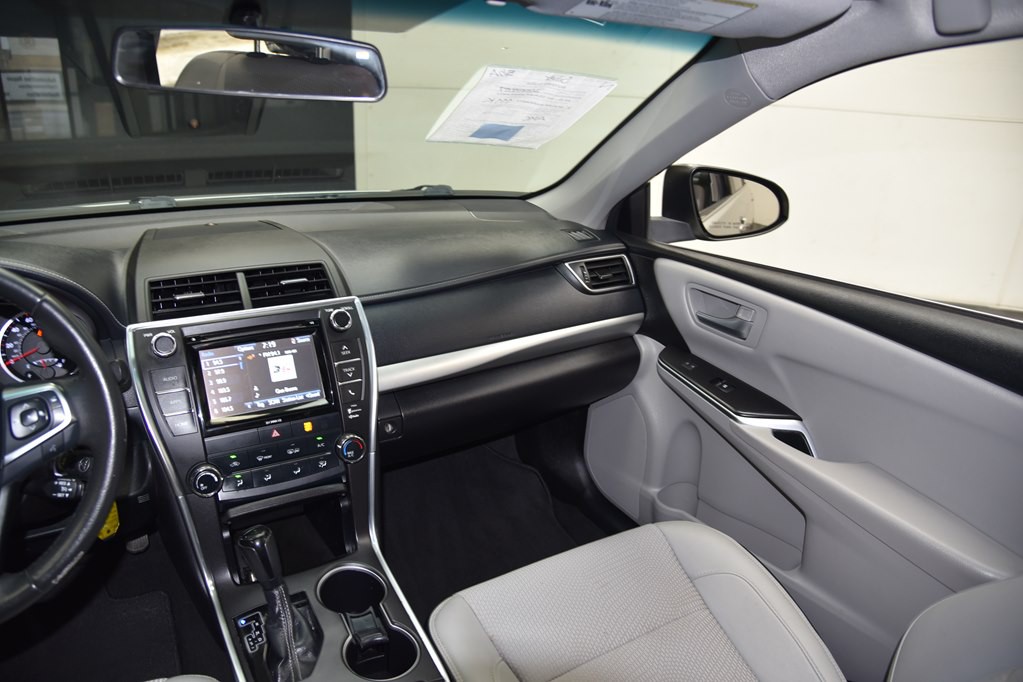 2017 Toyota Camry Image 36