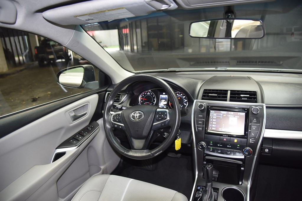 2017 Toyota Camry Image 37