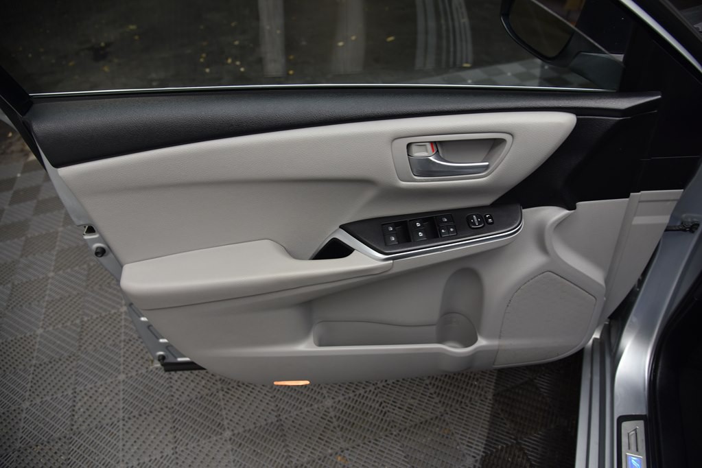 2017 Toyota Camry Image 41