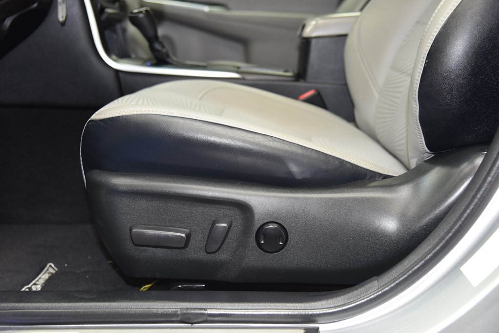 2017 Toyota Camry Image 42