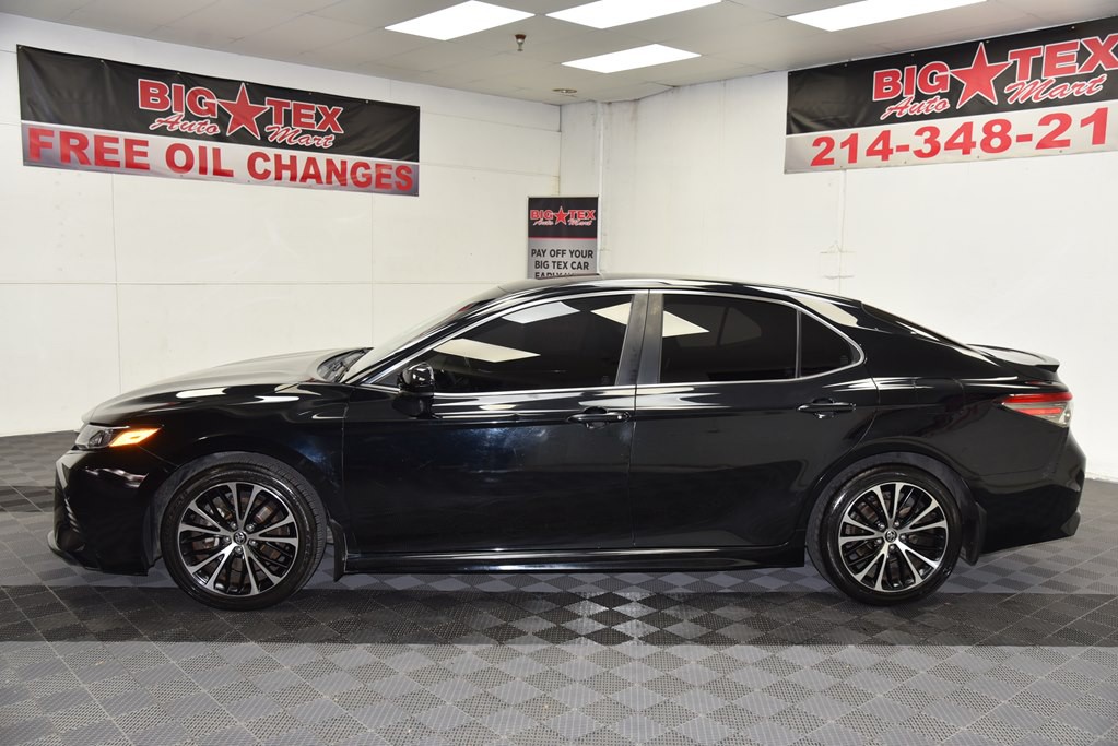 2018 Toyota Camry Image 2