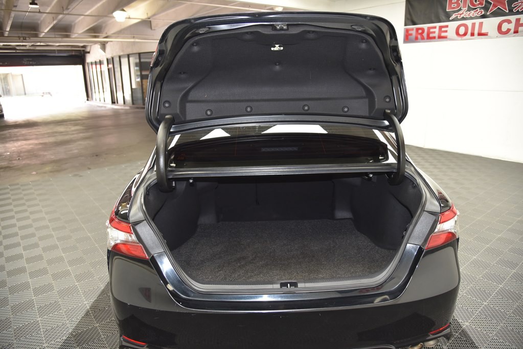 2018 Toyota Camry Image 16