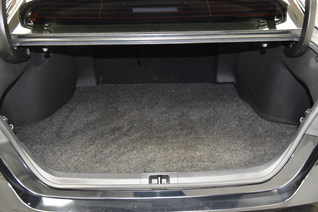 2018 Toyota Camry Image 17