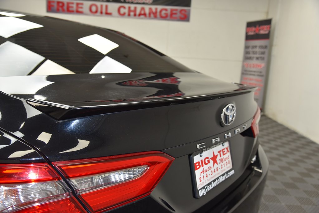 2018 Toyota Camry Image 18