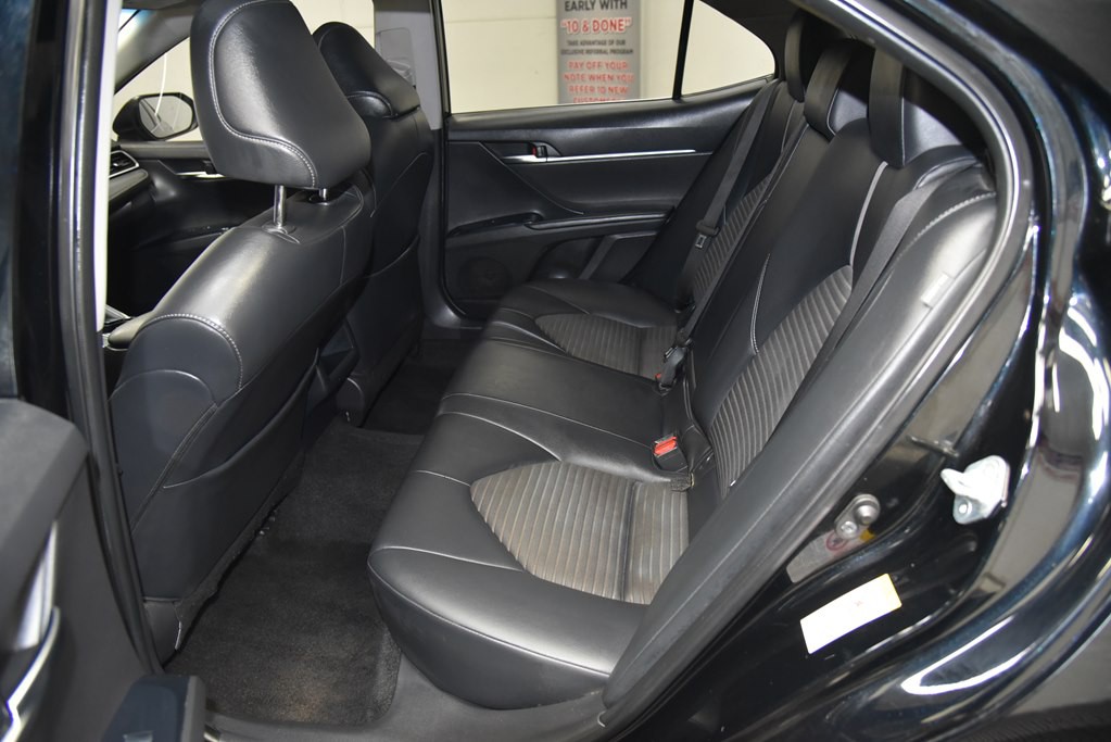 2018 Toyota Camry Image 20