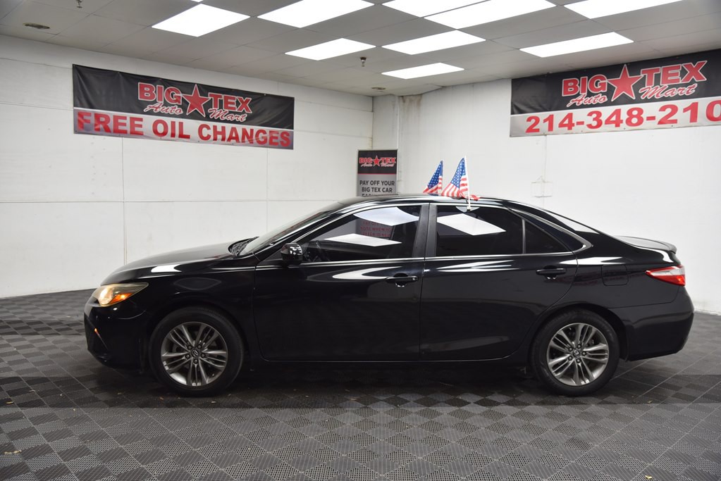 2017 Toyota Camry Image 2