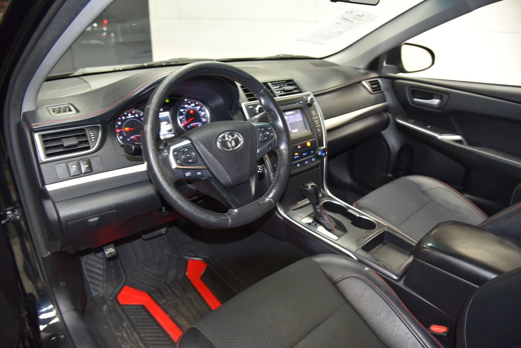 2017 Toyota Camry Image 9