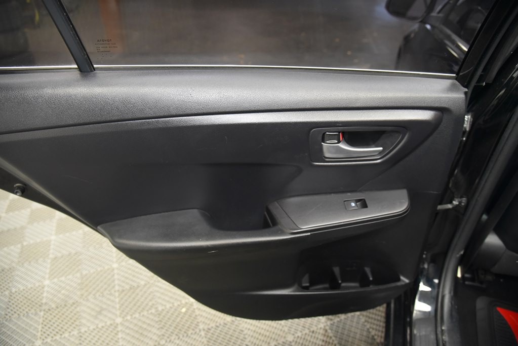 2017 Toyota Camry Image 14