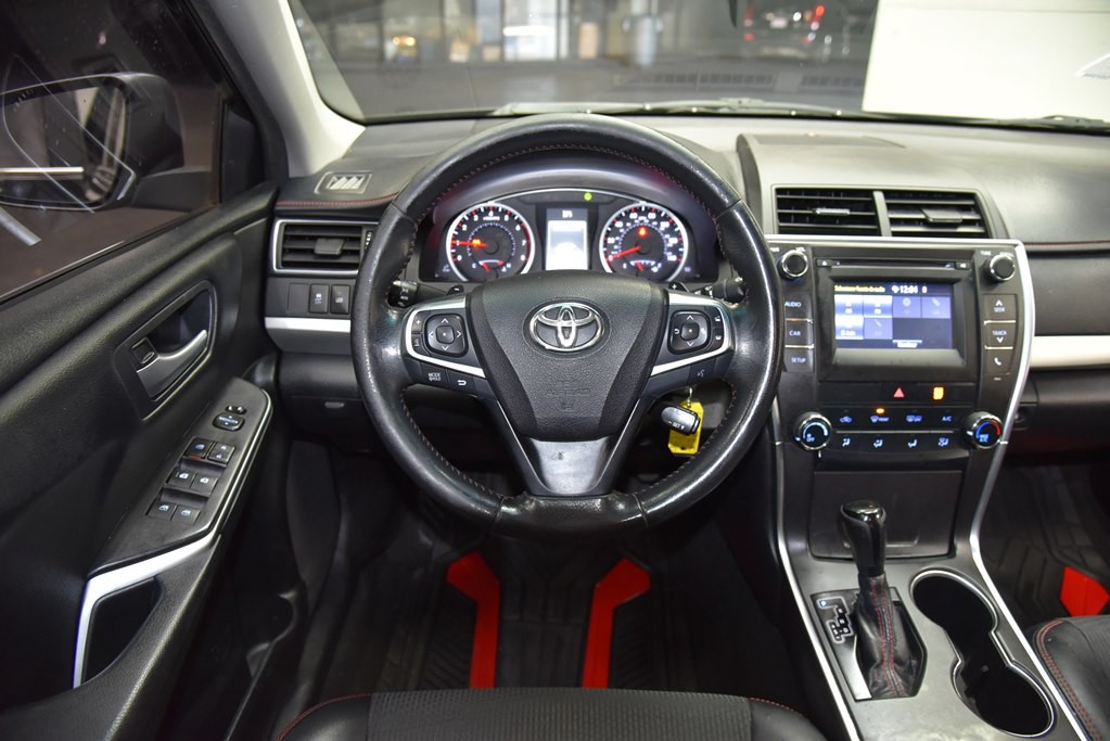 2017 Toyota Camry Image 16