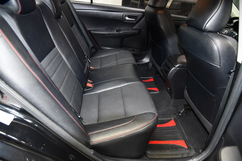 2017 Toyota Camry Image 17