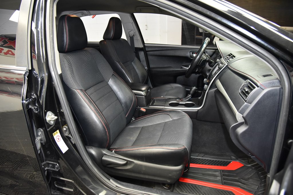 2017 Toyota Camry Image 20